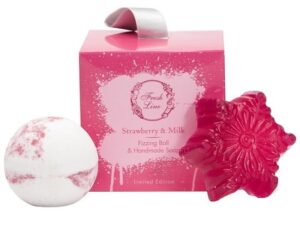 Fresh Line Promo Xmas '23 Strawberry & Milk Candy Box Χειροποίητο Σαπούνι100g & Χειροποίητη Αναβράζουσα Μπάλα 120g, 1σετ